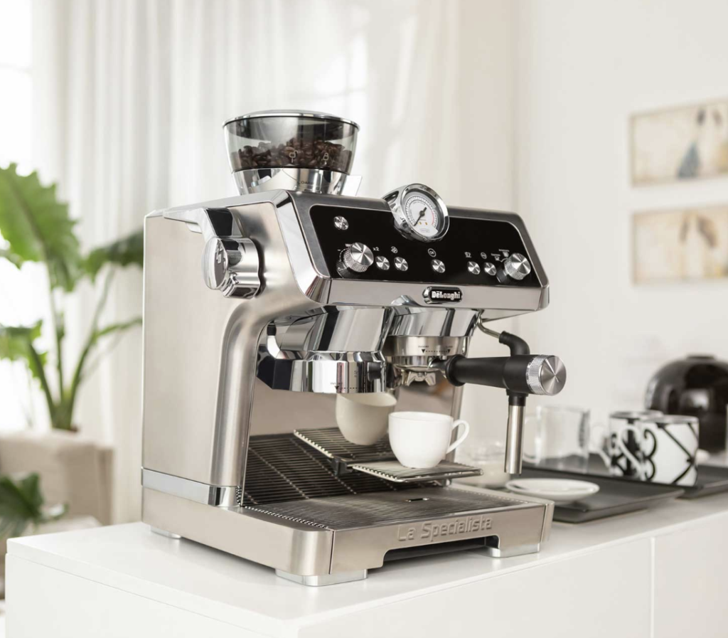 Küchenmaschine, Espressomaschine, Kaffeevollautomat und Stabmixer zu gewinnen