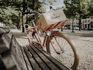 Französisches Fahrrad mit einem Weinpaket von Mouton Cadet zu gewinnen
